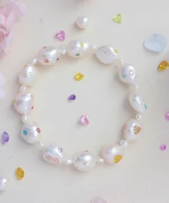 Chic Baroque Pearl Bracelet with Heart Charm and Gemstone Sparkles