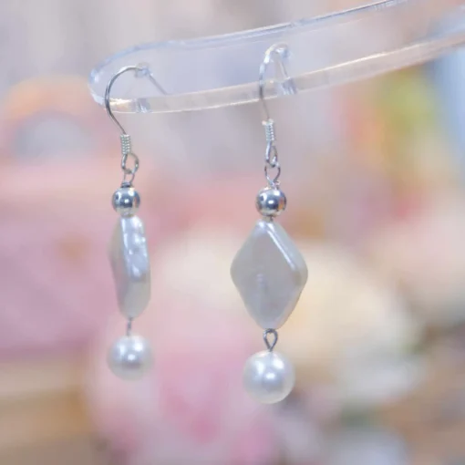 Sophisticated Bridesmaid Pearl Earrings with Rare Rhombus Design